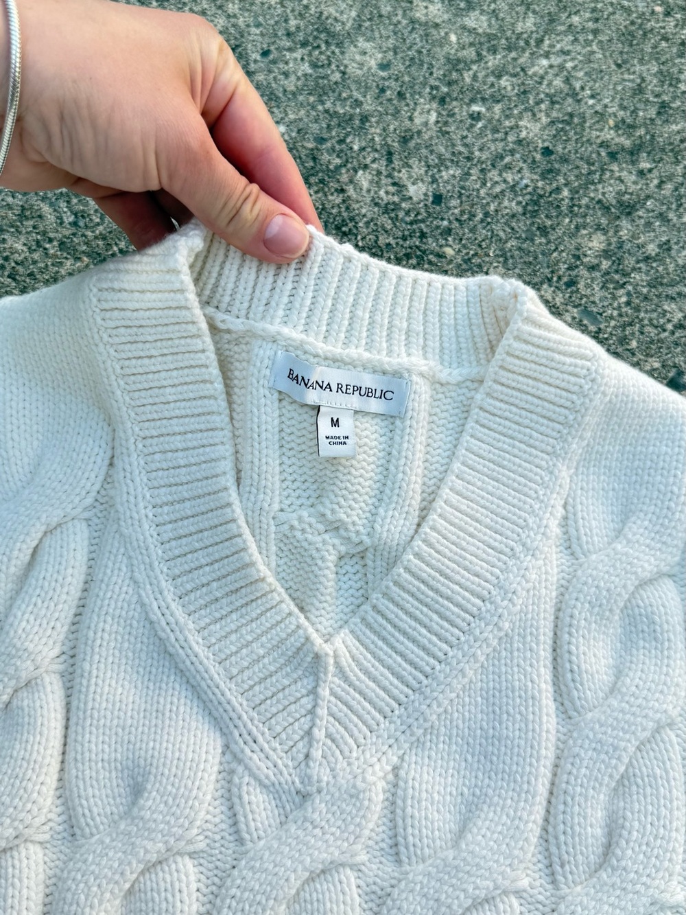 Banana Republic Men’s White Cable Knit Cotton Sweater Size M | Classic V-Neck - Picture 4 of 9